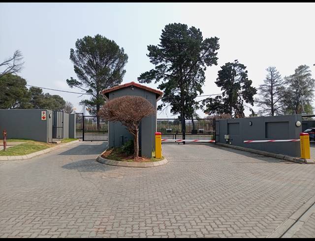 1 BEDROOM STUDIO APARTMENT FOR SALE IN TURFFONTEIN